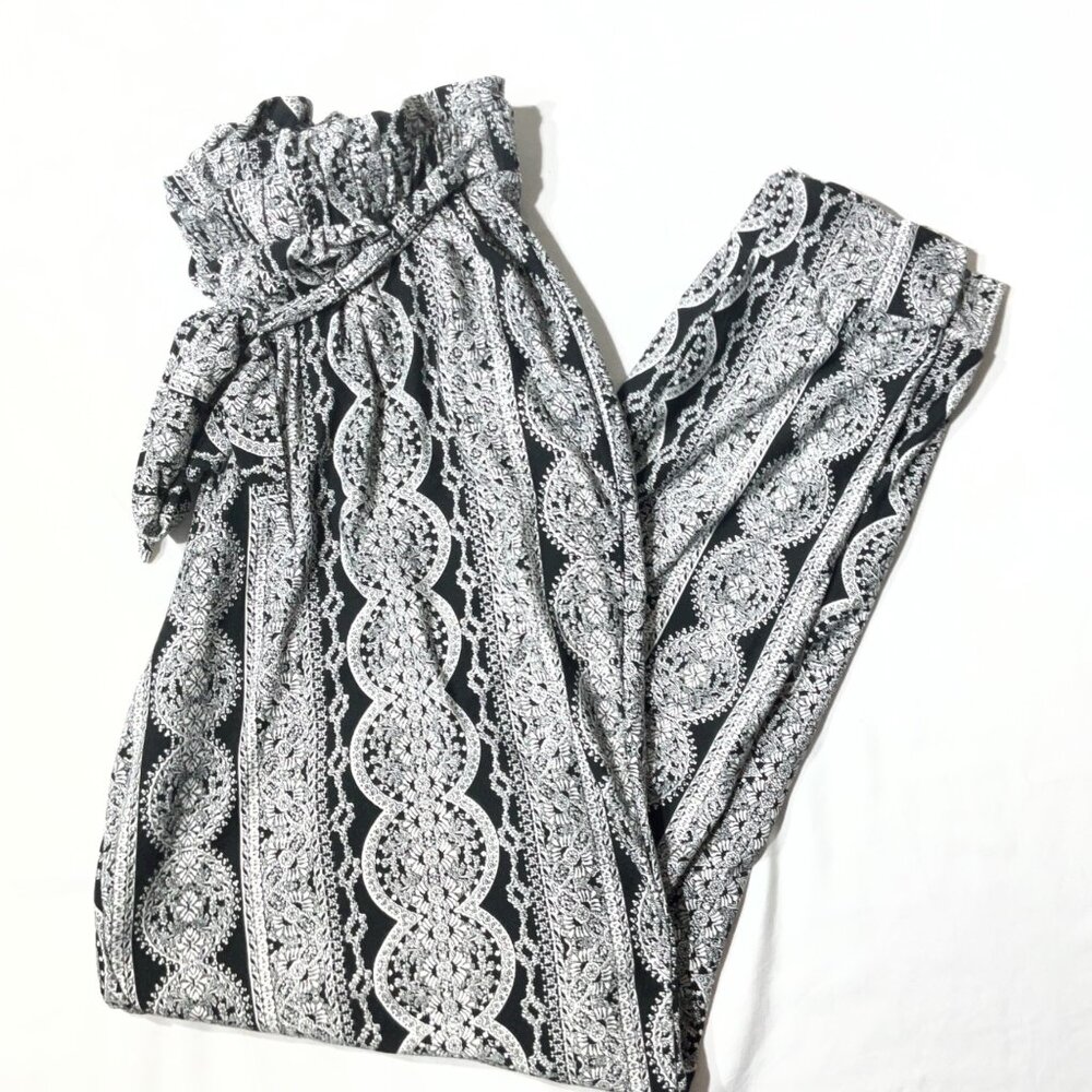 Mudd Black & White Patterned High-Waisted Pants With Ruffle Waistband Size Large